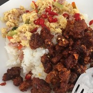 ร้านข้าวแกงครูไก่ กาดวันค่ำ