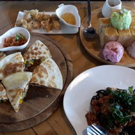 เมนูของร้าน BeeGRe เดิมบางนางบวช