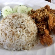 ร้านอาหารมุสลิมซ้อฝีย๊ะธารากระบี่