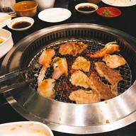 Buta & Gyu สืบศิริ