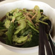 เมนูของร้าน ชายทัยก๋วยเตี๋ยวไก่มะระ ปากทางแยกสุขสมาน