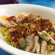 ต๊ะ บะหมี่เกี๊ยว  สำโรงใต้