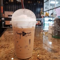 Pause And Play. Good Food, Drink and Coffee.