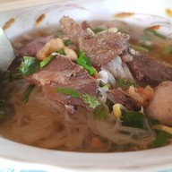 เมนูของร้าน ก๋วยเตี๋ยวเมียหลวง