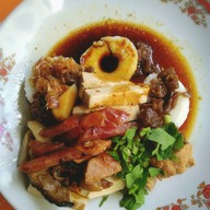 เมนูของร้าน ก๋วยเตี๋ยวหลอดเจ๊ใหญ่