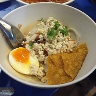 เมนูของร้าน ก๋วยเตี๋ยวไข่ต้มยำ 3 รส กาดมาลิน