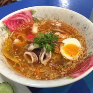 เมนูของร้าน ก๋วยเตี๋ยวไข่ต้มยำ 3 รส กาดมาลิน