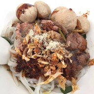 เมนูของร้าน เพิ่มพูน ก๋วยเตี๋ยวหมูตุ๋น เนื้อตุ๋น