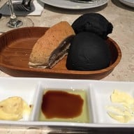 เมนูของร้าน Another Hound Café Central Embassy