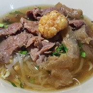 ก๋วยเตี๋ยวเนื้อ2เจ๊ นครนายก