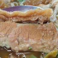 เมนูของร้าน ก๋วยเตี๋ยวเนื้อวัว ศาลาแดง