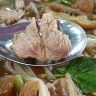 เมนูของร้าน ก๋วยเตี๋ยวเนื้อวัว ศาลาแดง