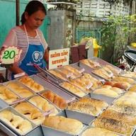 หน้าร้าน ขนมปังทำเอง