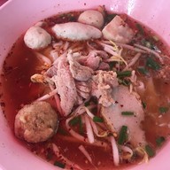 เมนูของร้าน ก๋วยเตี๋ยวหมู เย็นตาโฟ รสเด็ด หลังสวนลุมฯ ถนนสารสิน