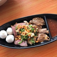 เมนูของร้าน ก๋วยเตี๋ยวป้าน่าหม้อ