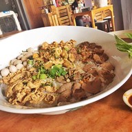 ก๋วยเตี๋ยวป้าน่าหม้อ