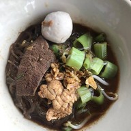 เมนูของร้าน ก๋วยเตี๋ยวป้าน่าหม้อ