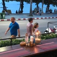 บรรยากาศ Red Steps