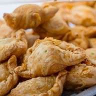 เมนูของร้าน ยายต๋อย กะหรี่ปั๊บ หน้าดาราฯ