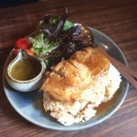 ข้าวไก่อบซอสเสาวรส