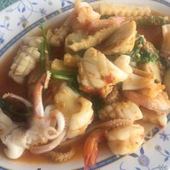 เมนูของร้าน ปรีชา ซีฟู้ด นาจอมเทียน