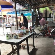 หน้าร้าน ก๋วยเตี๋ยวหมูลุงจ่อย นวมินทร์111