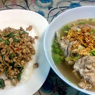 ป้าน้อยซุปกระดูก ก๋วยเตี๋ยวและอาหารตามสั่ง