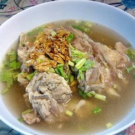 ป้าน้อยซุปกระดูก ก๋วยเตี๋ยวและอาหารตามสั่ง