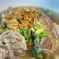 ป้าน้อยซุปกระดูก ก๋วยเตี๋ยวและอาหารตามสั่ง