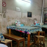 ป้าน้อยซุปกระดูก ก๋วยเตี๋ยวและอาหารตามสั่ง