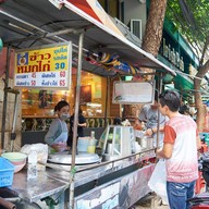 หน้าร้าน ข้าวหมกไก่คอนแวนต์ ข้าวหมกไก่คอนแวนต์ เจ้าเดิม เจ้าเดียวกับซ.คอนแวนนะคะ เข้าทางเจริญราษฏร์ซอย10ได้ค่ะ