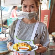 ข้าวหมกไก่คอนแวนต์ ข้าวหมกไก่คอนแวนต์ เจ้าเดิม เจ้าเดียวกับซ.คอนแวนนะคะ เข้าทางเจริญราษฏร์ซอย10ได้ค่ะ