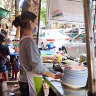 บรรยากาศ ข้าวหมกไก่คอนแวนต์ ข้าวหมกไก่คอนแวนต์ เจ้าเดิม เจ้าเดียวกับซ.คอนแวนนะคะ เข้าทางเจริญราษฏร์ซอย10ได้ค่ะ