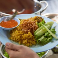 เมนูของร้าน ข้าวหมกไก่คอนแวนต์ ข้าวหมกไก่คอนแวนต์ เจ้าเดิม เจ้าเดียวกับซ.คอนแวนนะคะ เข้าทางเจริญราษฏร์ซอย10ได้ค่ะ
