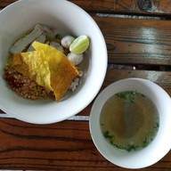 เมนูของร้าน บ้านก๋วยเตี๋ยวแม่จงกล