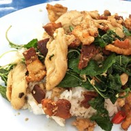 กะเพราเตาถ่าน