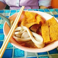 ร้านก๊วยเตี๋ยวลูกชิ้นปลาจารุณี