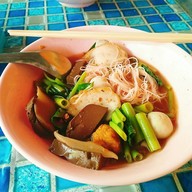 ร้านก๊วยเตี๋ยวลูกชิ้นปลาจารุณี