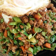 กะเพราแท้ ร้านยิ่งเจริญ สาขาสำนักงานที่ดินบ้านโป่ง