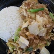 กะเพราแท้ ร้านยิ่งเจริญ สาขาสำนักงานที่ดินบ้านโป่ง