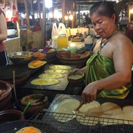 บรรยากาศ ขนมเบื้องโบราณ