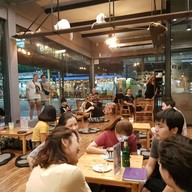 Hug Meow Cafe