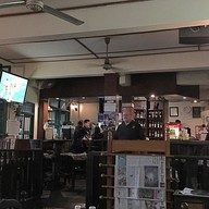 บรรยากาศ The U.n Irish Pub And Restaurant