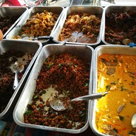 เมนูของร้าน ข้าวแกงเจ๊พร (เจ้าเก่า)