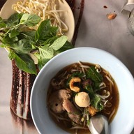 เมนูของร้าน กุ้งก๋วยเตี๋ยวเรือหมูตุ๋นไฮเทค