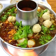 เอี่ยวเฮง ซุปเปอร์หมูตุ๋นหม้อไฟ