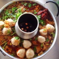 เอี่ยวเฮง ซุปเปอร์หมูตุ๋นหม้อไฟ