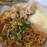 โจ๊ก ข้าวต้ม ต้มเลือดหมู