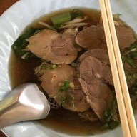 เมนูของร้าน ร้านก๋วยเตี๋ยวหมูเลียงเจ๊แก หนองบัว จันทบุรี