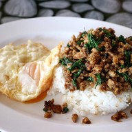 เมนูของร้าน ร้านราดหน้ากระเพราะปลาหม้อดิน กม.1 สัตหีบ